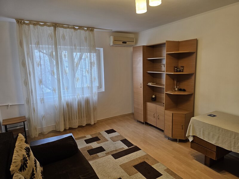 Militari, Gorjului, Ghirlandei, 1/4, decomandat, mobilat, fara asiatici,