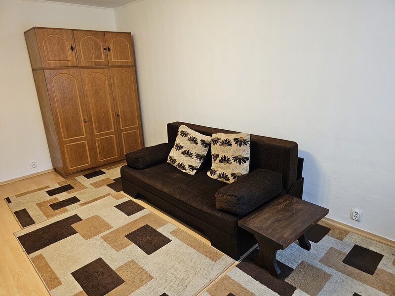 Militari, Gorjului, Ghirlandei, 1/4, decomandat, mobilat, fara asiatici,