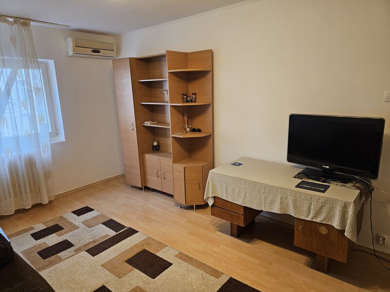 Militari, Gorjului, Ghirlandei, 1/4, decomandat, mobilat, fara asiatici,