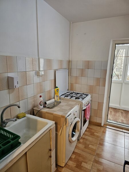 Militari, Gorjului, Ghirlandei, 1/4, decomandat, mobilat, fara asiatici,