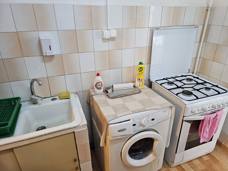 Militari, Gorjului, Ghirlandei, 1/4, decomandat, mobilat, fara asiatici,